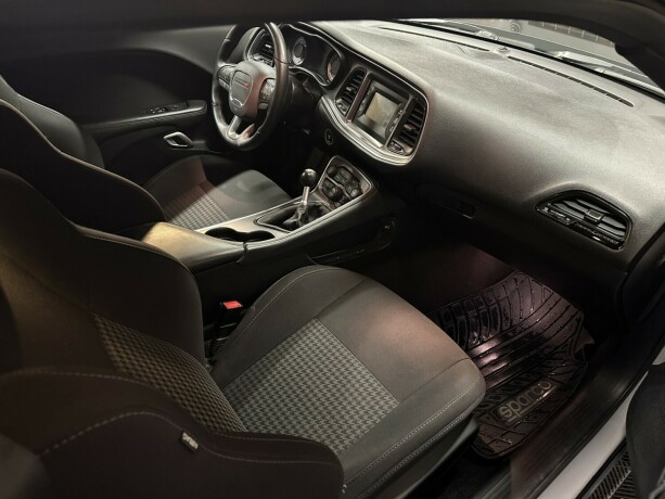 dodge-challenger-bensin-2017-big-30