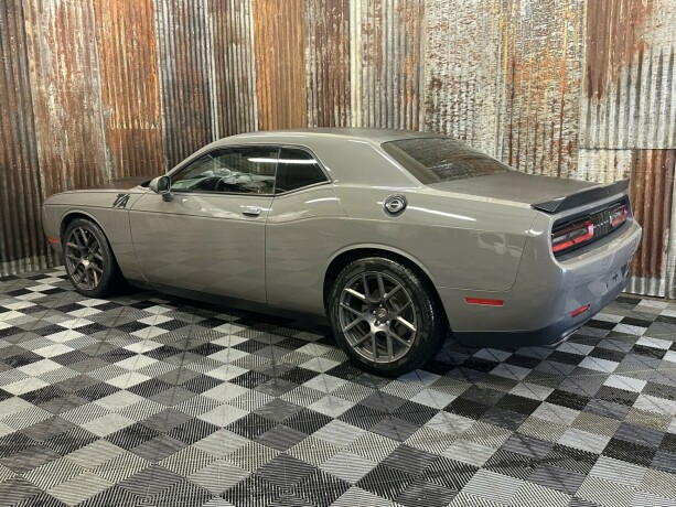 dodge-challenger-bensin-2017-big-13