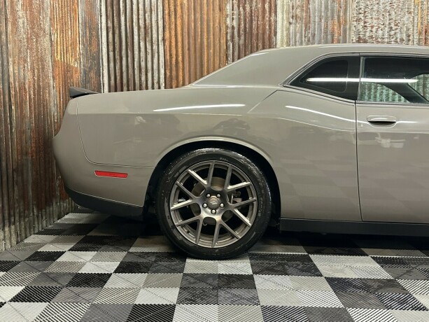 dodge-challenger-bensin-2017-big-4
