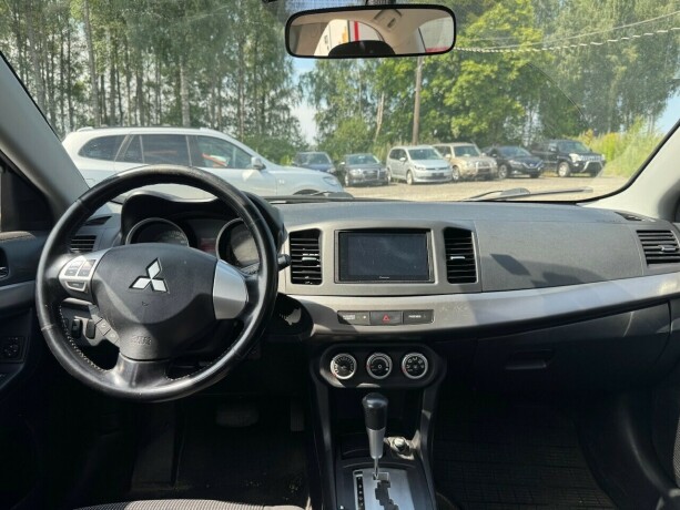 mitsubishi-lancer-bensin-2008-big-12