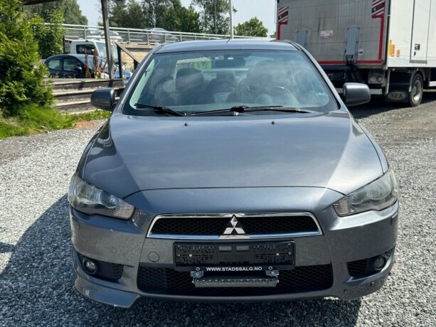 mitsubishi-lancer-bensin-2008-big-9