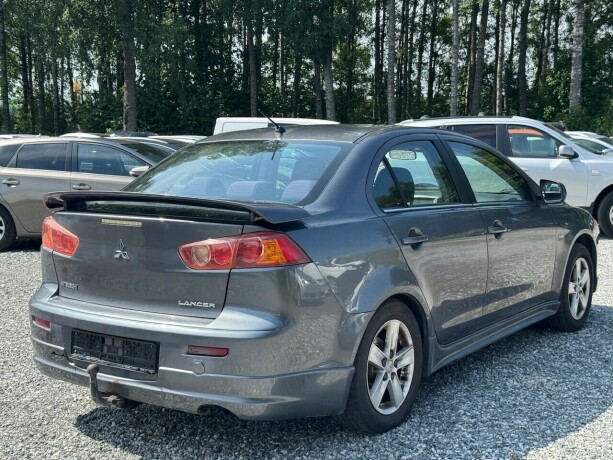mitsubishi-lancer-bensin-2008-big-6