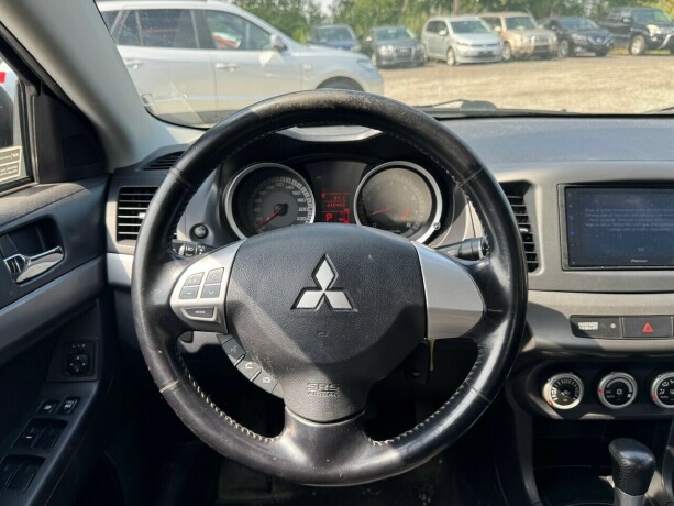 mitsubishi-lancer-bensin-2008-big-15