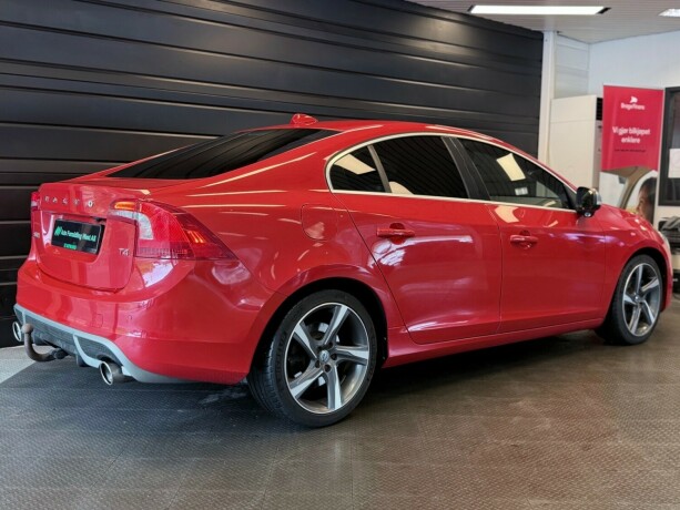 volvo-s60-bensin-2011-big-8
