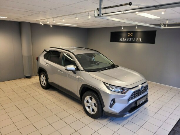 toyota-rav4-elektrisitetbensin-2021-big-1