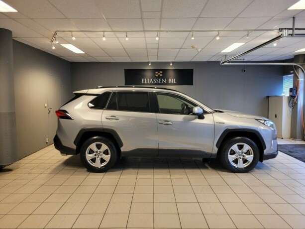 toyota-rav4-elektrisitetbensin-2021-big-3