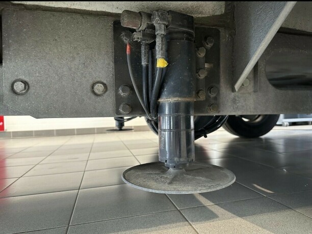 niesmann-bischoff-arto-88le-2-enkle-senger-senkeseng-reg-for-5-lithium-x-2-solcelle-alde-diesel-2014-big-10