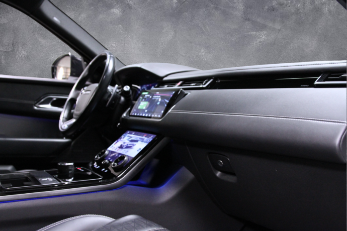 land-rover-range-rover-velar-bensin-2018-big-10