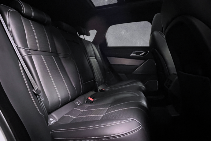land-rover-range-rover-velar-bensin-2018-big-6