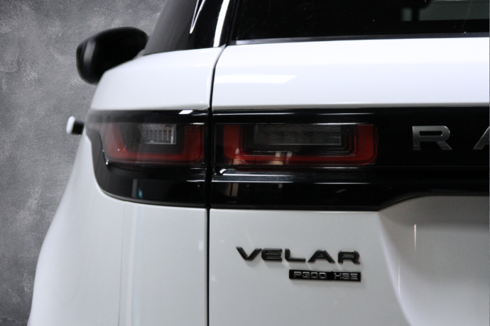 land-rover-range-rover-velar-bensin-2018-big-41