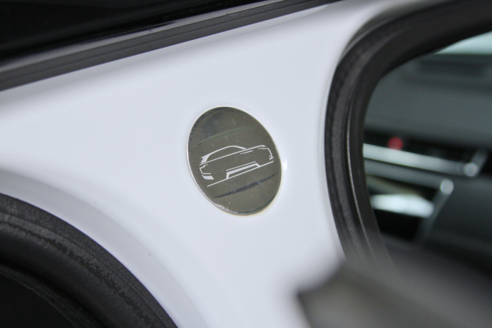 land-rover-range-rover-velar-bensin-2018-big-3
