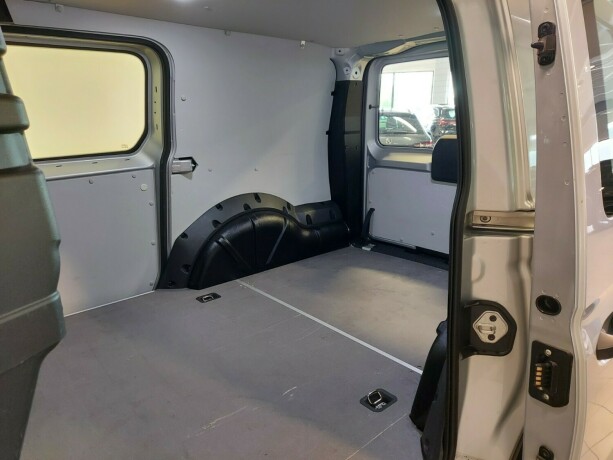 volkswagen-caddy-diesel-2024-big-30