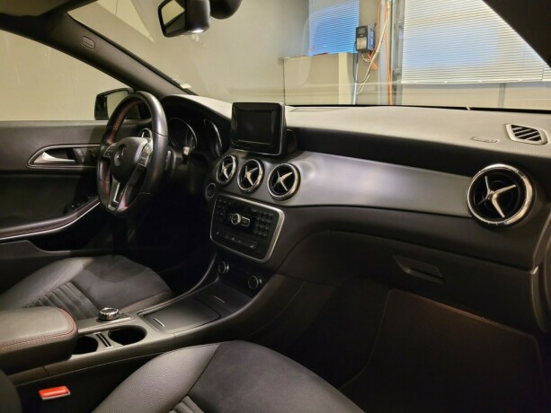mercedes-benz-cla-bensin-2014-big-13