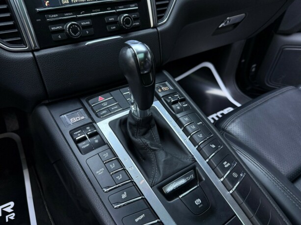 porsche-macan-diesel-2015-big-19