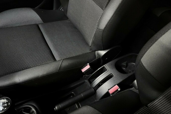 peugeot-207-diesel-2010-big-13