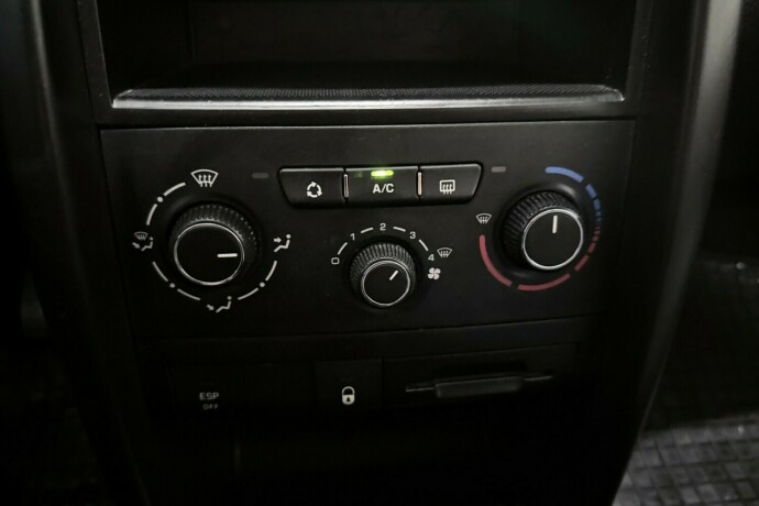 peugeot-207-diesel-2010-big-18