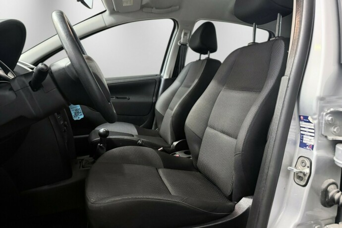 peugeot-207-diesel-2010-big-11