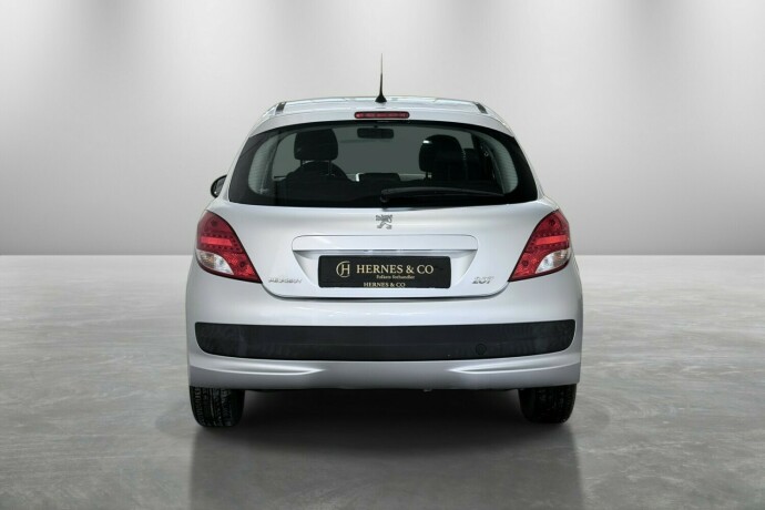 peugeot-207-diesel-2010-big-6