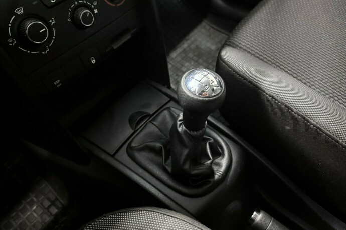 peugeot-207-diesel-2010-big-21