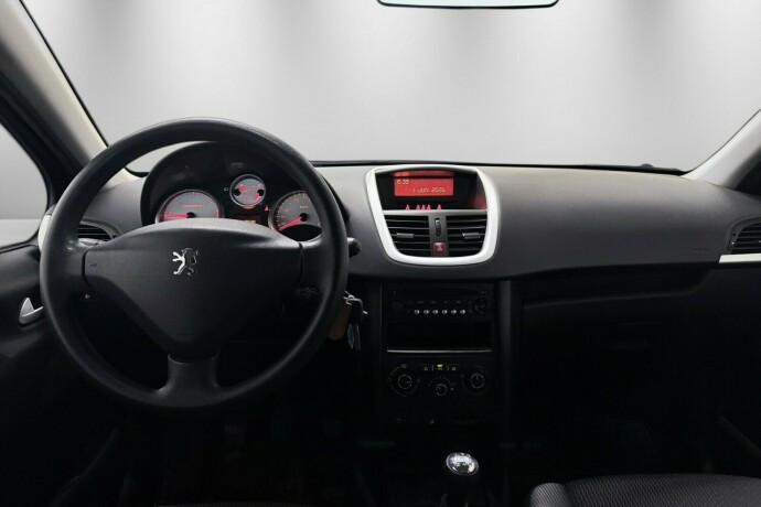 peugeot-207-diesel-2010-big-14