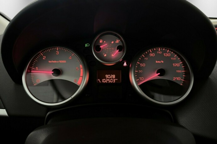 peugeot-207-diesel-2010-big-17