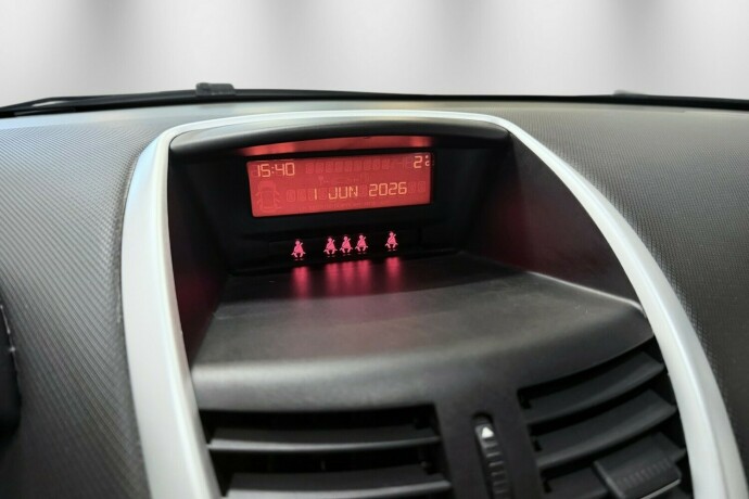 peugeot-207-diesel-2010-big-22