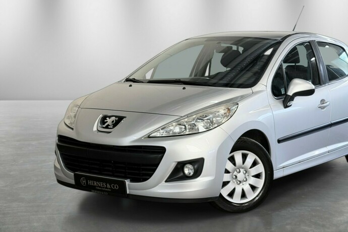 peugeot-207-diesel-2010-big-1
