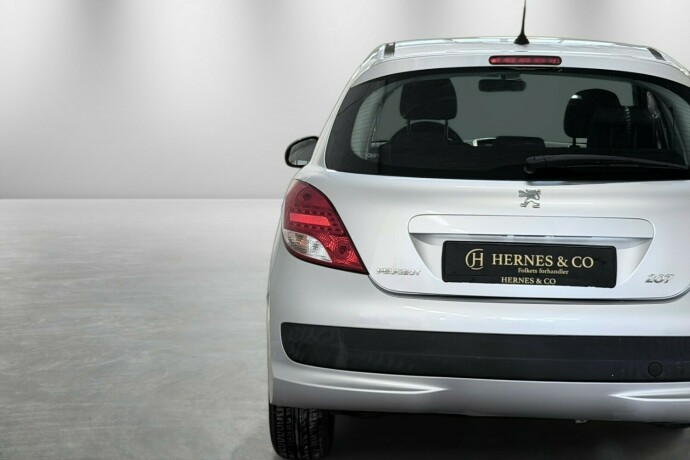 peugeot-207-diesel-2010-big-7
