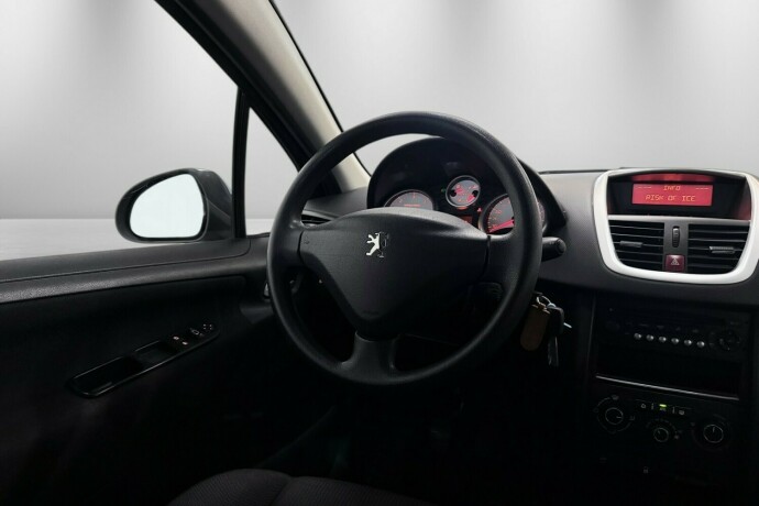 peugeot-207-diesel-2010-big-15