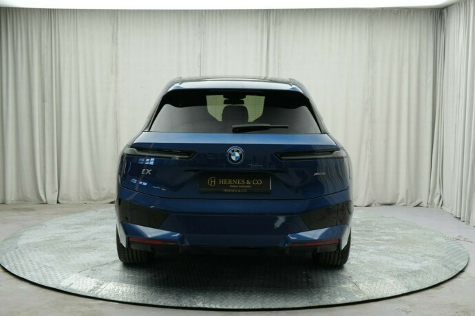 bmw-ix-elektrisitet-2022-big-48