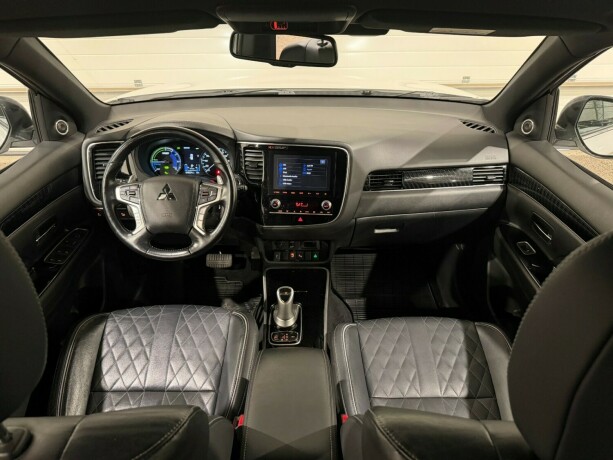 mitsubishi-outlander-elektrisitetbensin-2020-big-14