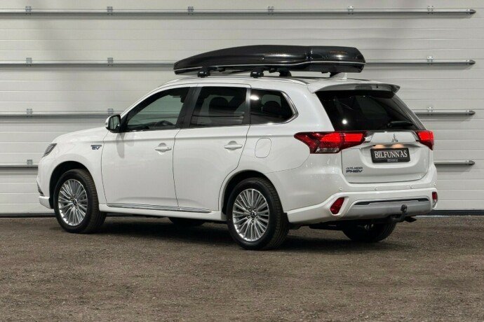 mitsubishi-outlander-elektrisitetbensin-2020-big-3