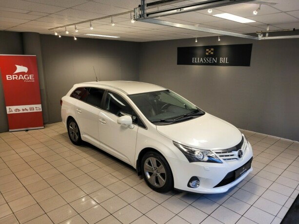 toyota-avensis-bensin-2015-big-1