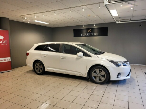 toyota-avensis-bensin-2015-big-2