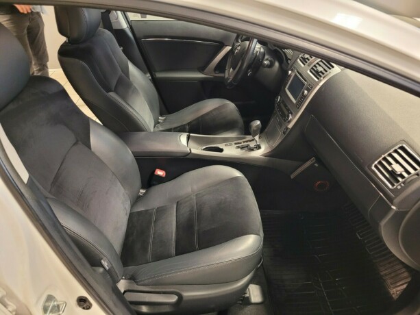 toyota-avensis-bensin-2015-big-14