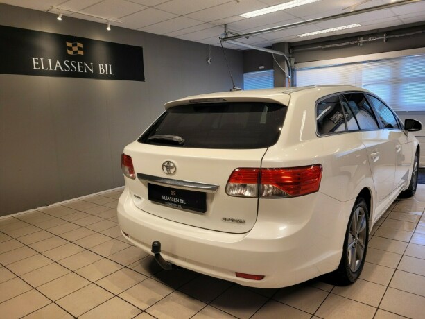 toyota-avensis-bensin-2015-big-5