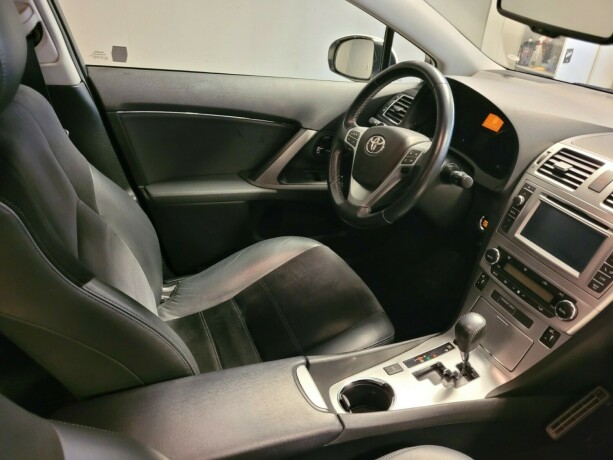 toyota-avensis-bensin-2015-big-13