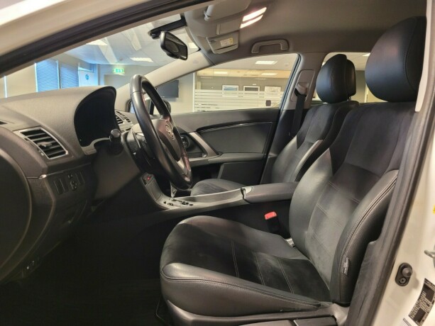 toyota-avensis-bensin-2015-big-18