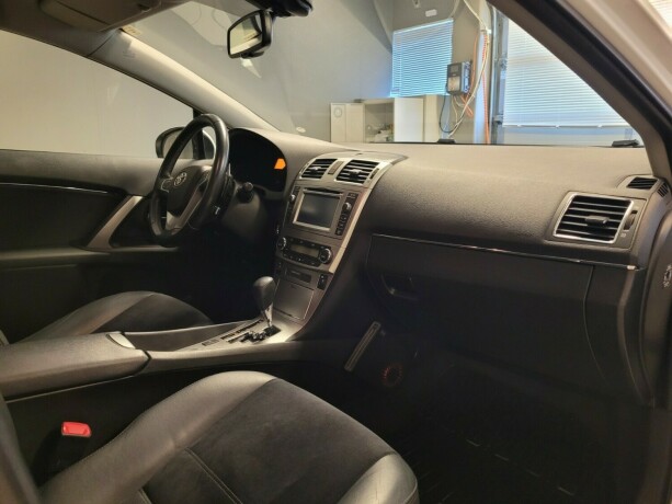 toyota-avensis-bensin-2015-big-12