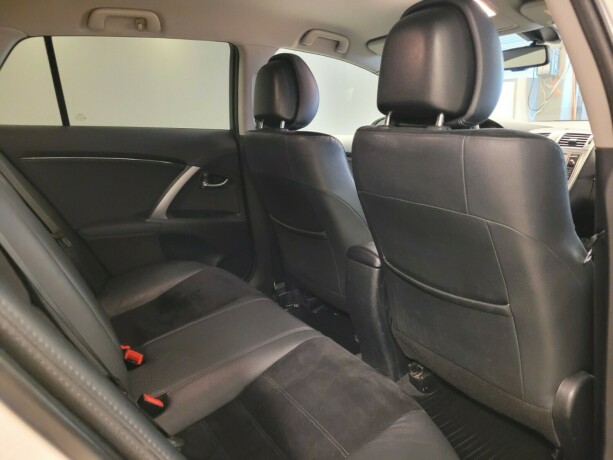 toyota-avensis-bensin-2015-big-15