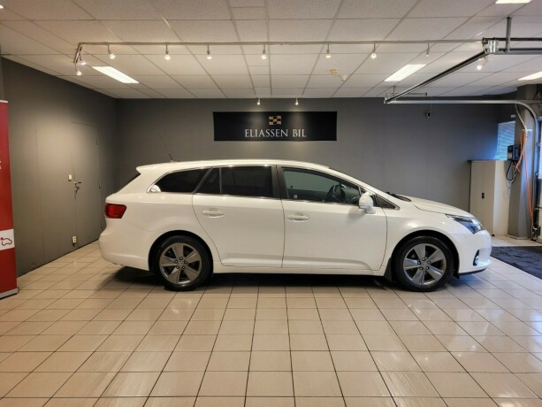 toyota-avensis-bensin-2015-big-3