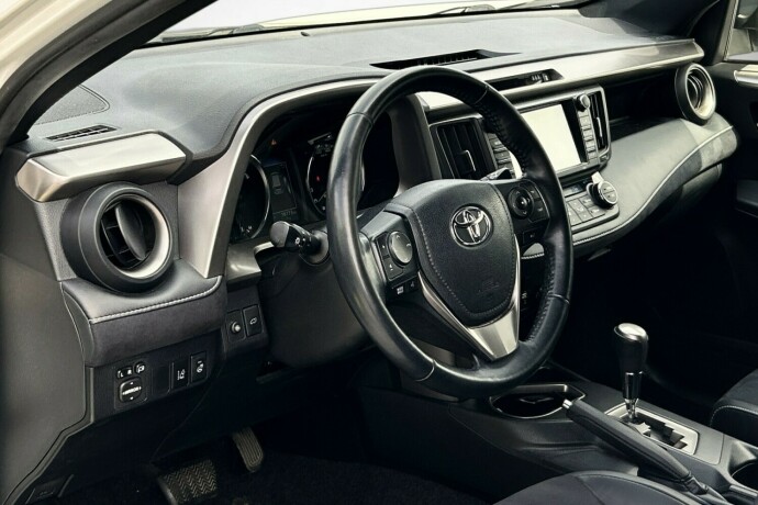 toyota-rav4-elektrisitetbensin-2018-big-10