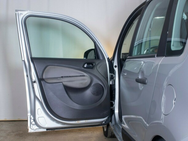 citroen-c3-picasso-diesel-2010-big-18
