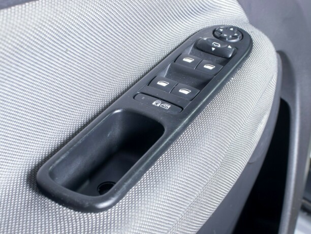 citroen-c3-picasso-diesel-2010-big-19