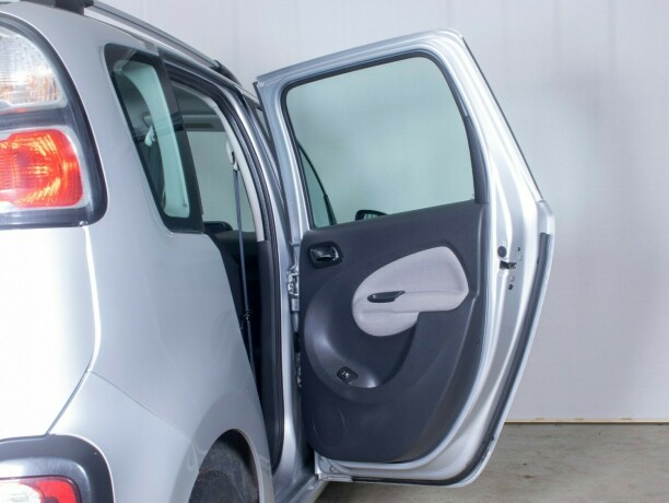 citroen-c3-picasso-diesel-2010-big-12
