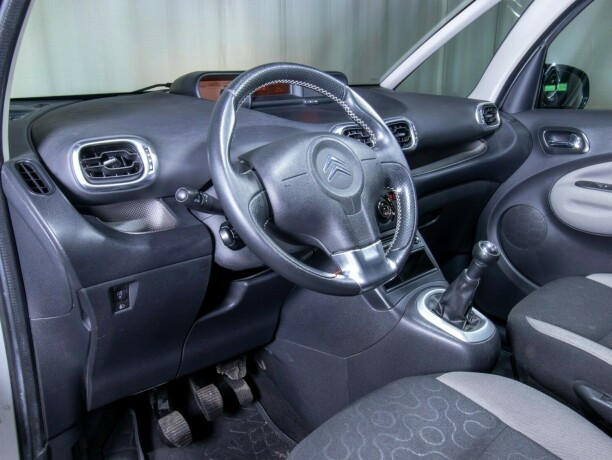 citroen-c3-picasso-diesel-2010-big-31