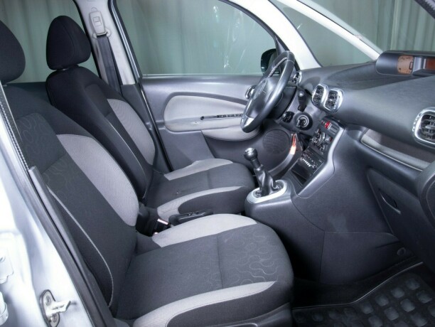 citroen-c3-picasso-diesel-2010-big-36