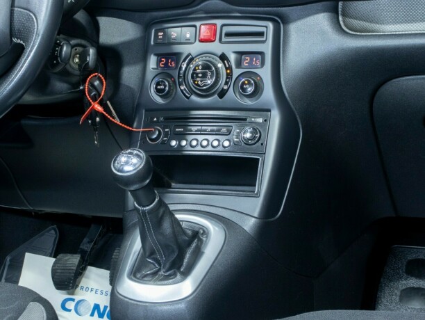 citroen-c3-picasso-diesel-2010-big-15