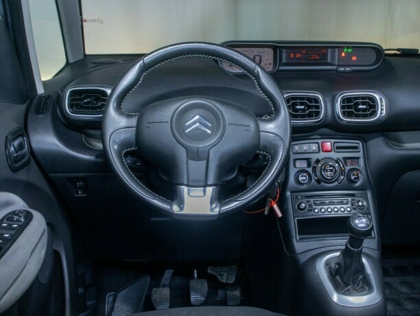 citroen-c3-picasso-diesel-2010-big-29