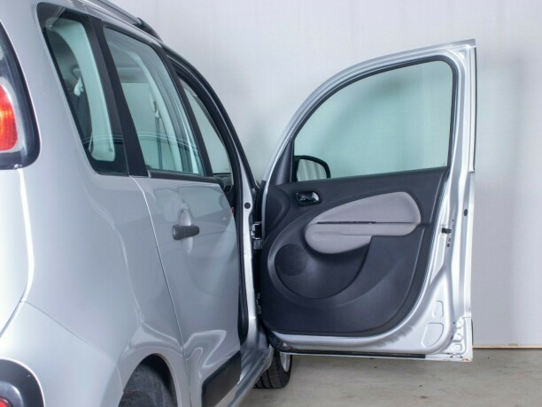 citroen-c3-picasso-diesel-2010-big-11